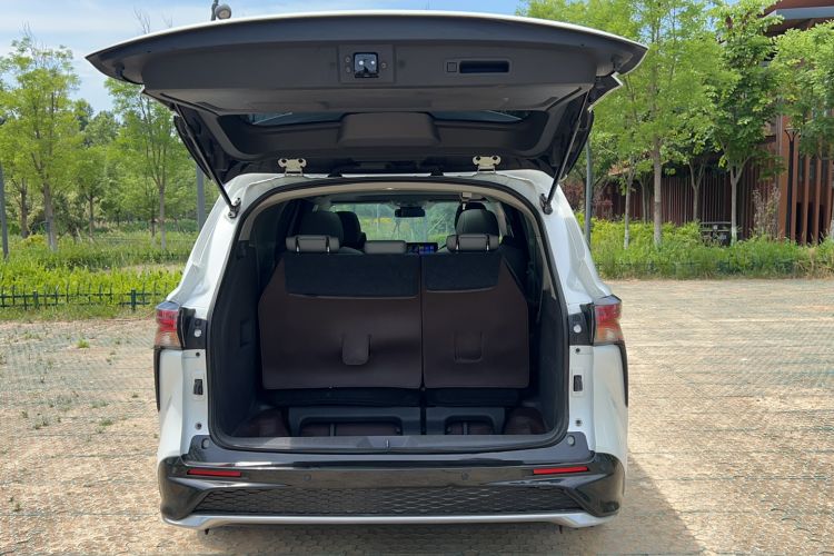 Used Toyota Granvia 2023 2.5L Hybrid Luxury Edition Trunk