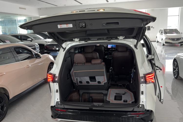 Used Toyota Granvia 2023 2.5L Hybrid Flagship VIP Edition Trunk