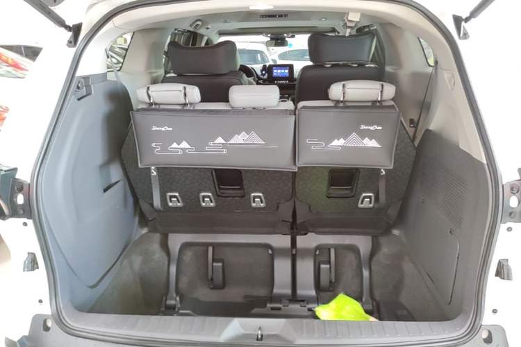 Used Toyota Granvia 2023 2.5L Hybrid Comfort Edition Trunk