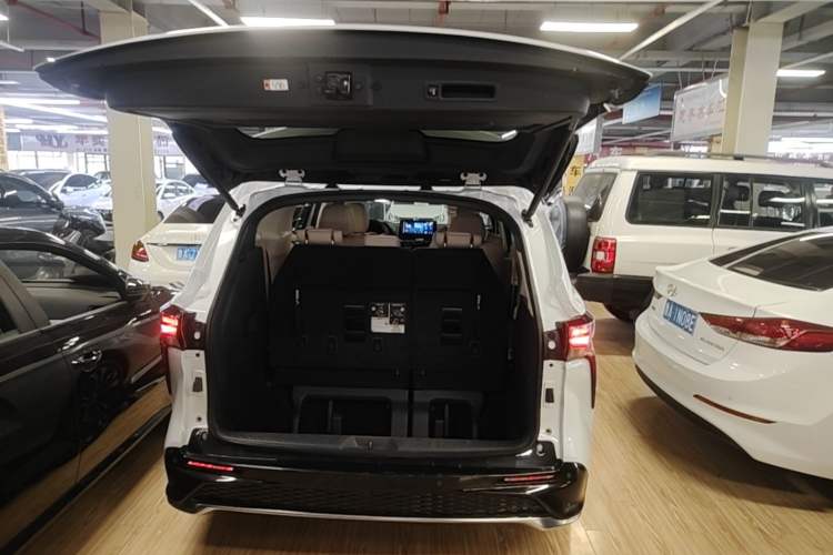 Used Toyota Granvia 2023 2.5L Hybrid Prestige PLUS Edition Trunk