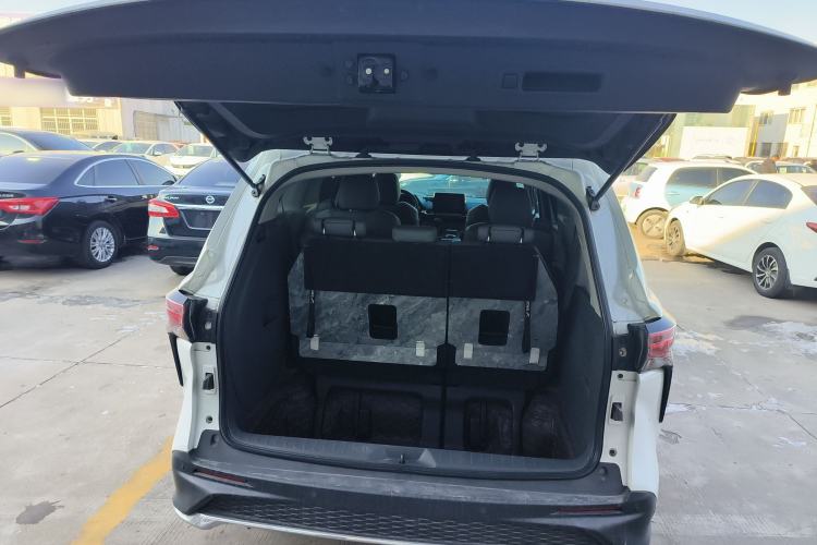 Used Toyota Granvia 2023 2.5L Hybrid Comfort Edition Trunk