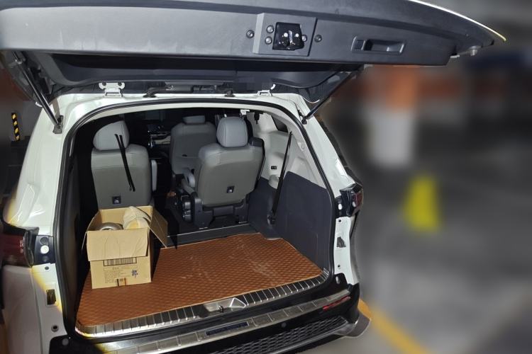Used Toyota Granvia 2023 2.5L Hybrid Luxury Edition Trunk