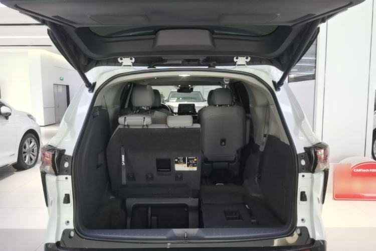 Used Toyota Granvia 2023 2.5L Hybrid Luxury Edition Trunk