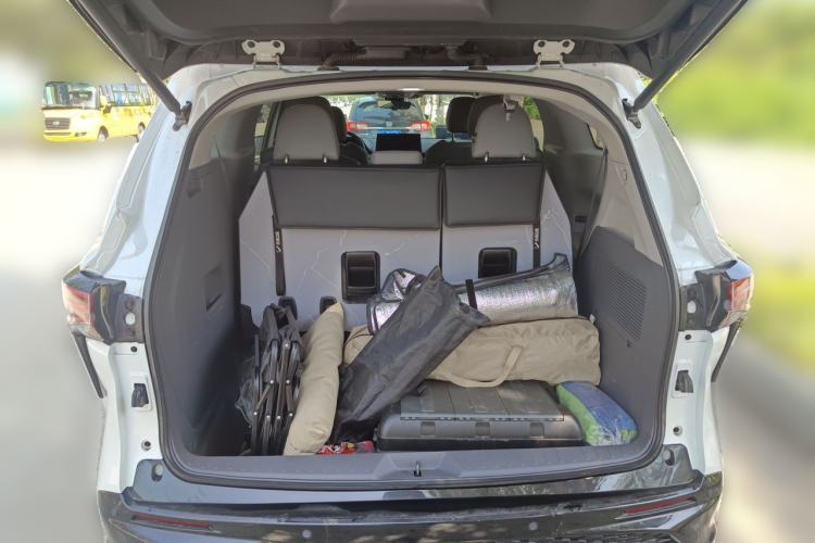 Used Toyota Granvia 2023 2.5L Hybrid Prestige PLUS Edition Trunk
