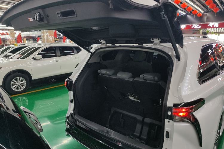 Used Toyota Granvia 2023 2.5L Hybrid Prestige PLUS Edition Trunk