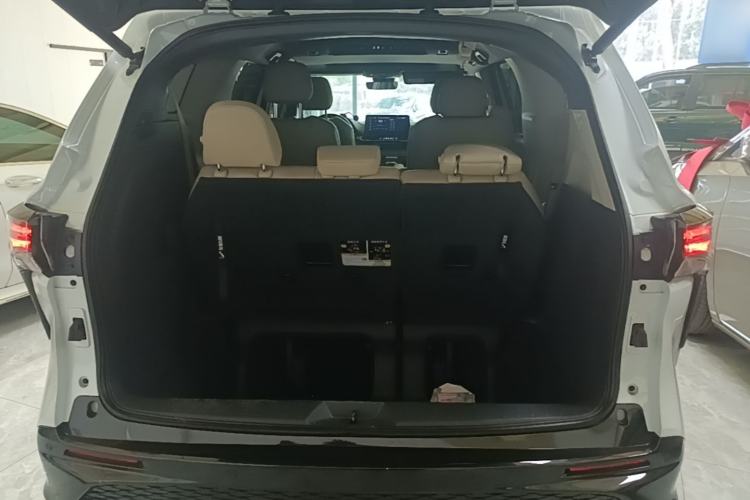 Used Toyota Granvia 2023 2.5L Hybrid Prestige PLUS Edition Trunk