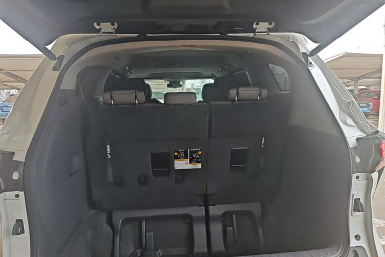 Used Toyota Granvia 2023 2.5L Hybrid Comfort Edition Trunk