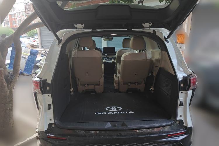 Used Toyota Granvia 2023 2.5L Hybrid Prestige PLUS Edition Trunk