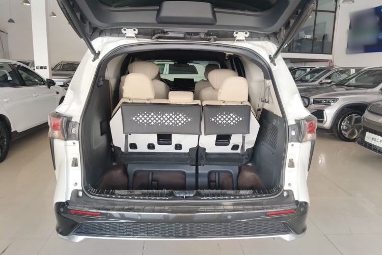 Used Toyota Granvia 2023 2.5L Hybrid Prestige PLUS Edition Trunk