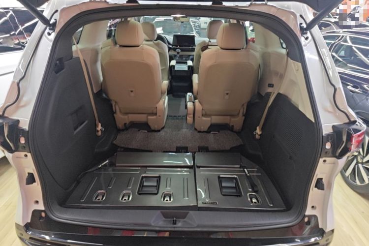 Used Toyota Granvia 2023 2.5L Hybrid Prestige PLUS Edition Trunk