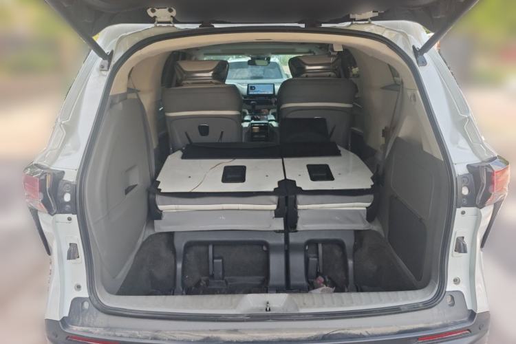 Used Toyota Granvia 2023 2.5L Hybrid Comfort Edition Trunk