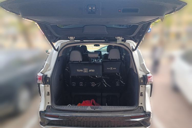Used Toyota Granvia 2023 2.5L Hybrid Luxury Edition Trunk