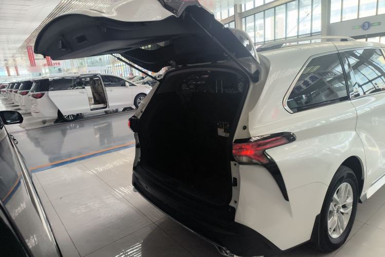 Used Toyota Granvia 2023 2.5L Hybrid Comfort Edition Trunk