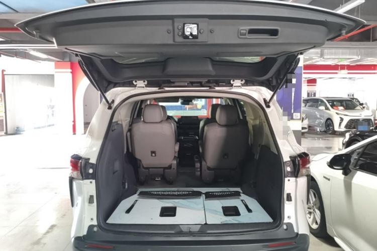 Used Toyota Granvia 2023 2.5L Hybrid Comfort Edition Trunk