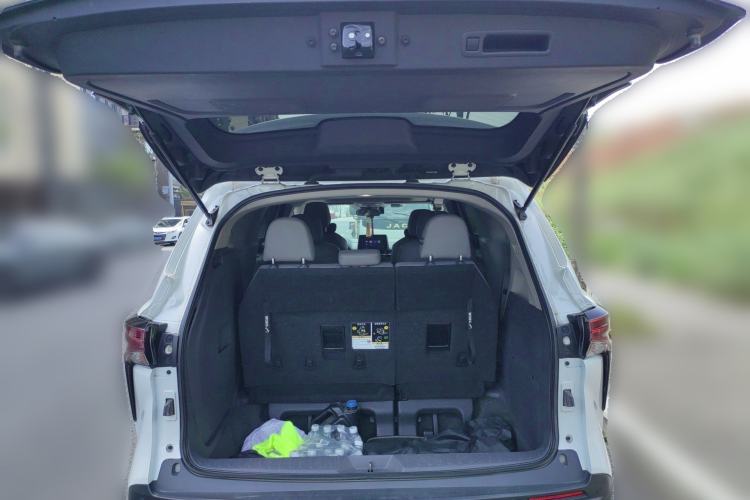 Used Toyota Granvia 2023 2.5L Hybrid Comfort Edition Trunk