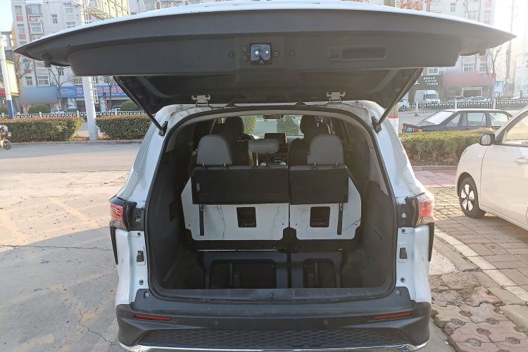 Used Toyota Granvia 2023 2.5L Hybrid Comfort Edition Trunk
