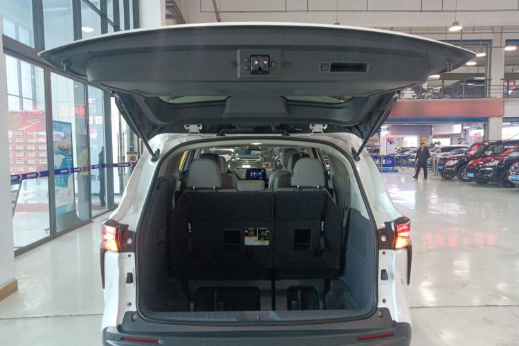 Used Toyota Granvia 2023 2.5L Hybrid Comfort Edition Trunk