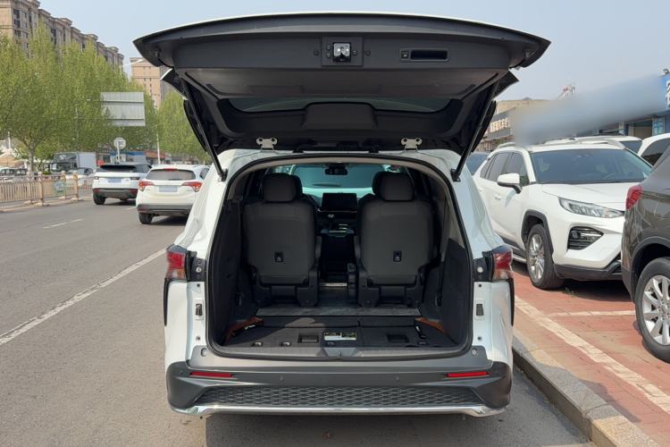 Used Toyota Granvia 2023 2.5L Hybrid Comfort Edition Trunk
