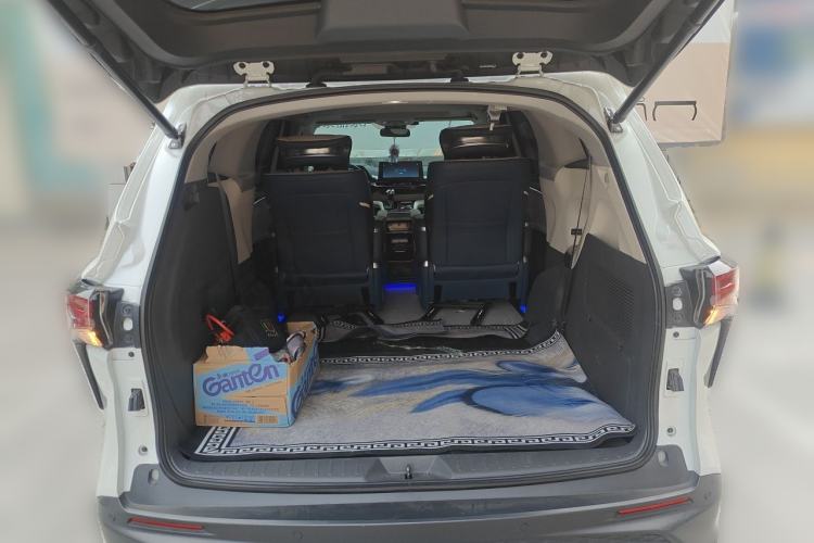 Used Toyota Granvia 2023 2.5L Hybrid Comfort Edition Trunk