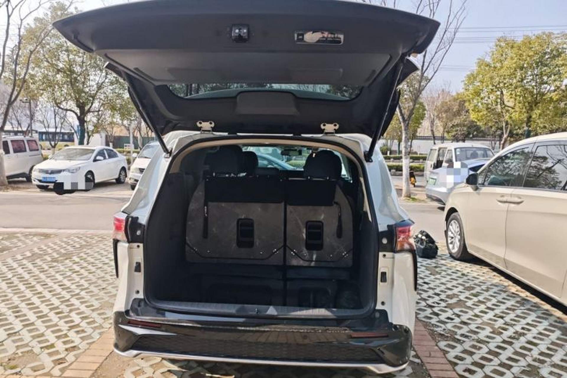 Used Toyota Granvia 2023 2.5L Hybrid Luxury Edition Trunk