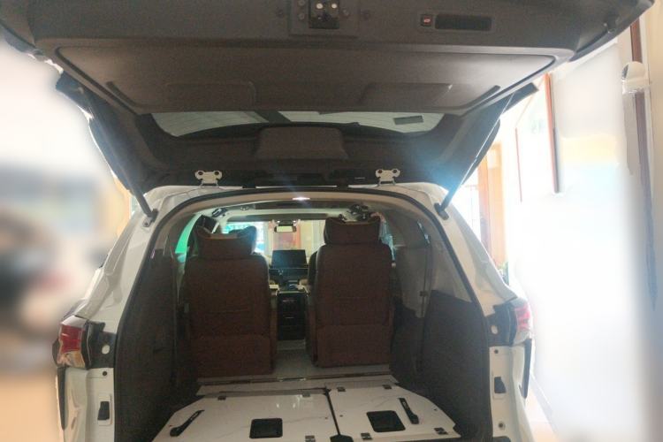 Used Toyota Granvia 2023 2.5L Hybrid Comfort Edition Trunk