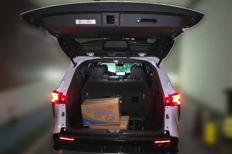 Used Toyota Granvia 2023 2.5L Hybrid Prestige VIP Edition Trunk