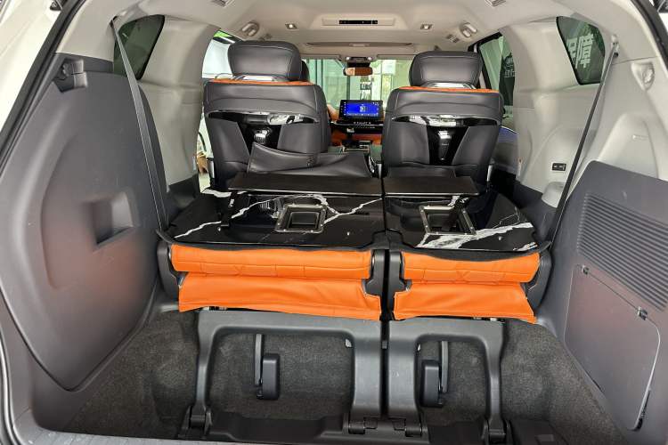 Used Toyota Granvia 2023 2.5L Hybrid Comfort Edition Trunk