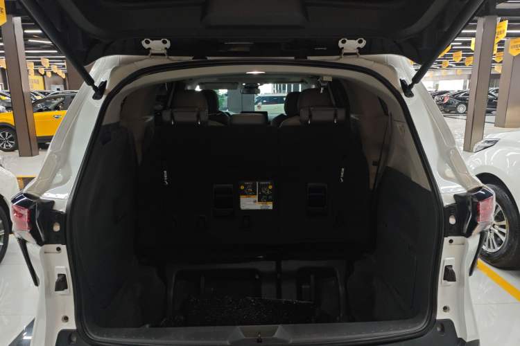 Used Toyota Granvia 2023 2.5L Hybrid Comfort Edition Trunk