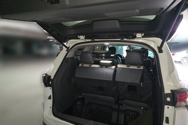 Used Toyota Granvia 2023 2.5L Hybrid Comfort Edition Trunk