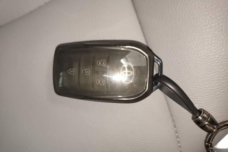 Used Toyota Granvia 2023 2.5L Hybrid Comfort Edition Vehicle Key