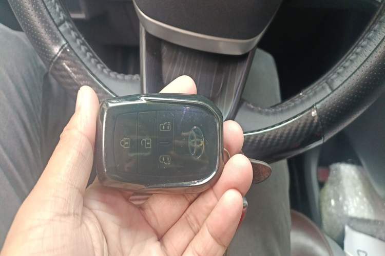 Used Toyota Granvia 2023 2.5L Hybrid Comfort Edition Vehicle Key