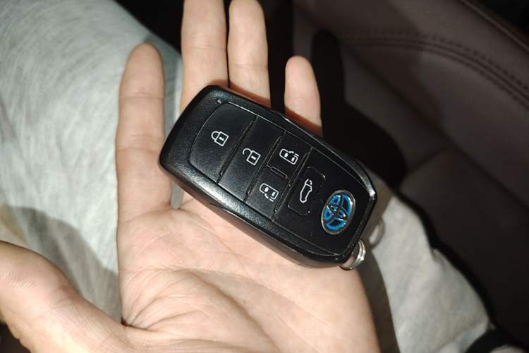 Used Toyota Granvia 2023 2.5L Hybrid Flagship VIP Edition Vehicle Key
