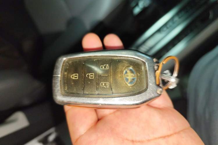 Used Toyota Granvia 2023 2.5L Hybrid Luxury Edition Vehicle Key
