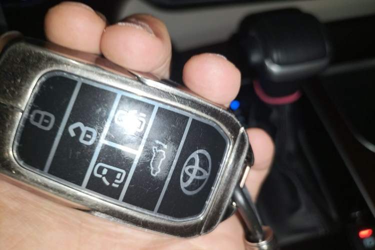 Used Toyota Granvia 2023 2.5L Hybrid Prestige PLUS Edition Vehicle Key