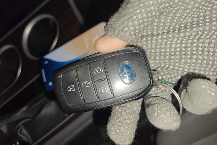 Used Toyota Granvia 2023 2.5L Hybrid Comfort Edition Vehicle Key