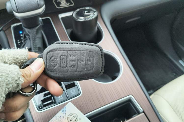 Used Toyota Granvia 2023 2.5L Hybrid Prestige PLUS Edition Vehicle Key