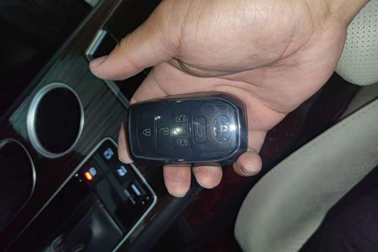Used Toyota Granvia 2023 2.5L Hybrid Prestige PLUS Edition Vehicle Key