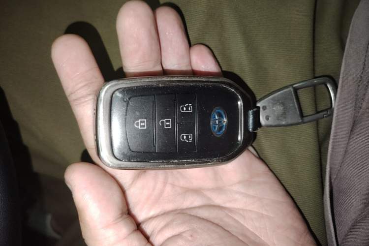 Used Toyota Granvia 2023 2.5L Hybrid Comfort Edition Vehicle Key