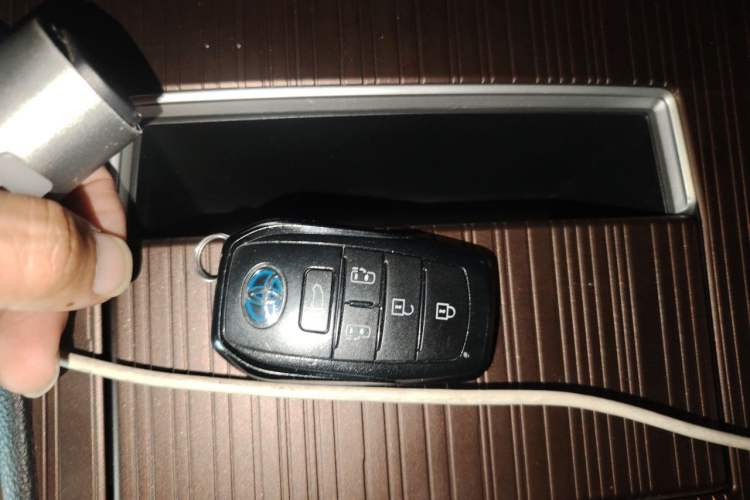 Used Toyota Granvia 2023 2.5L Hybrid Prestige PLUS Edition Vehicle Key
