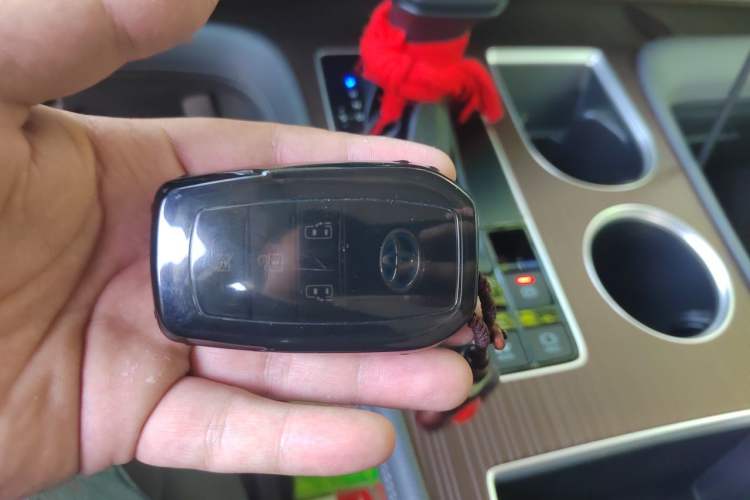 Used Toyota Granvia 2023 2.5L Hybrid Luxury Edition Vehicle Key