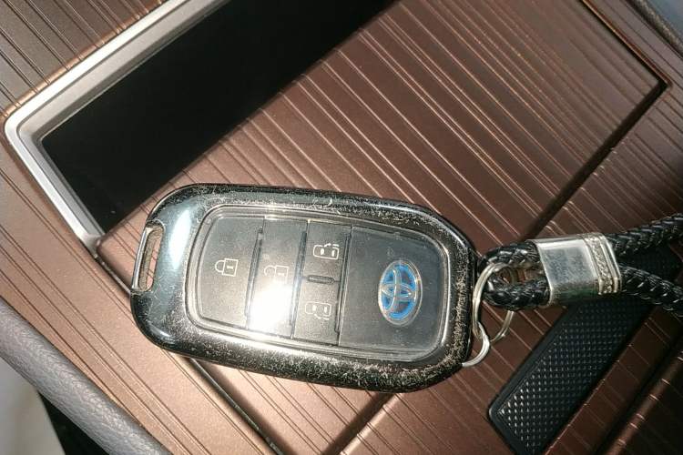 Used Toyota Granvia 2023 2.5L Hybrid Luxury Edition Vehicle Key
