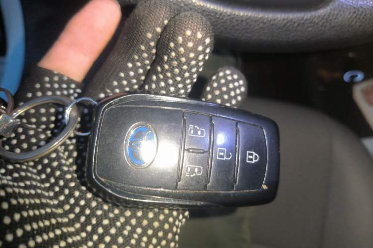 Used Toyota Granvia 2023 2.5L Hybrid Luxury Edition Vehicle Key