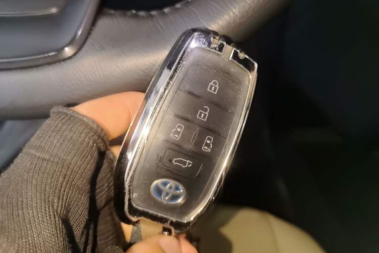 Used Toyota Granvia 2023 2.5L Hybrid Prestige PLUS Edition Vehicle Key