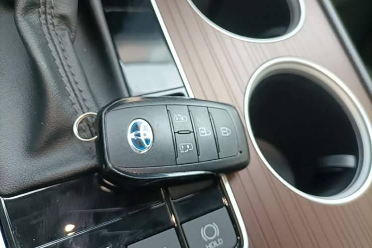 Used Toyota Granvia 2023 2.5L Hybrid Comfort Edition Vehicle Key