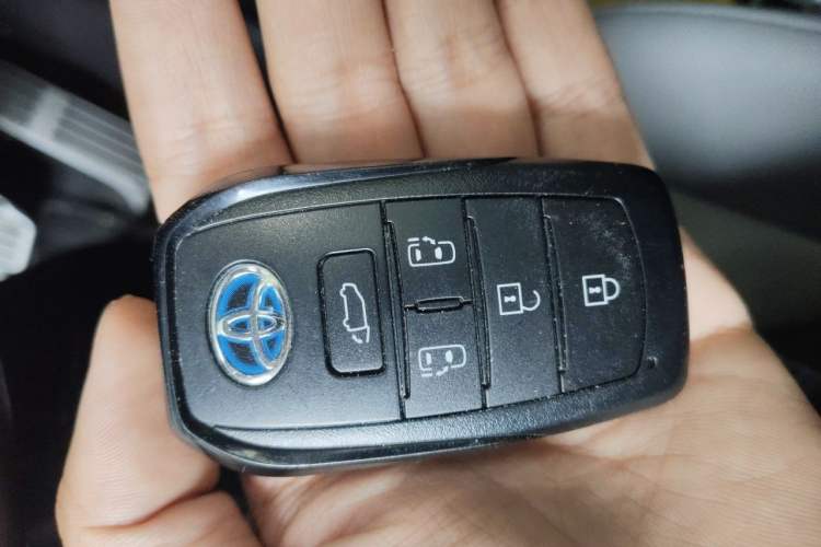 Used Toyota Granvia 2023 2.5L Hybrid Prestige PLUS Edition Vehicle Key