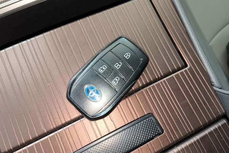 Used Toyota Granvia 2023 2.5L Hybrid Comfort Edition Vehicle Key