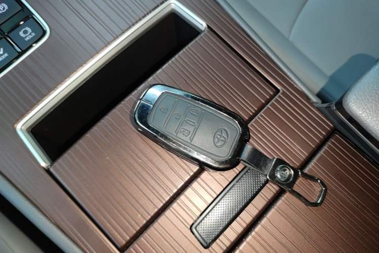 Used Toyota Granvia 2023 2.5L Hybrid Comfort Edition Vehicle Key
