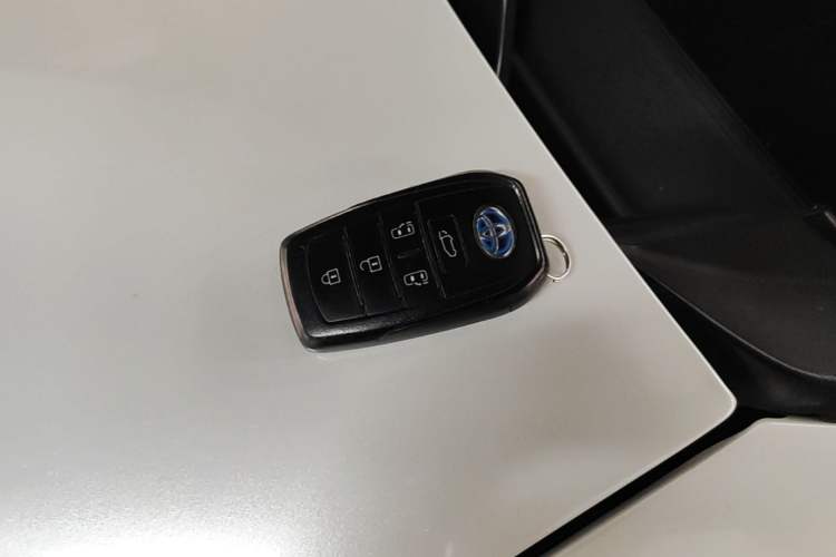 Used Toyota Granvia 2023 2.5L Hybrid Prestige PLUS Edition Vehicle Key