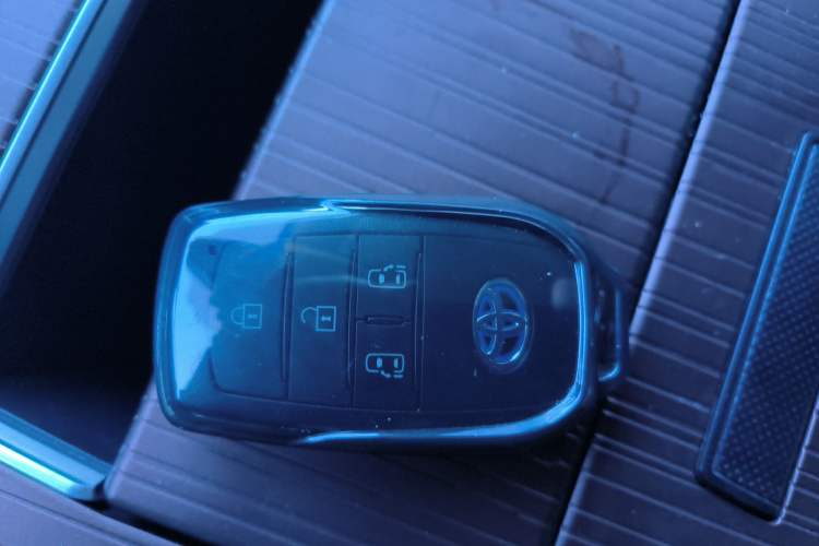 Used Toyota Granvia 2023 2.5L Hybrid Comfort Edition Vehicle Key
