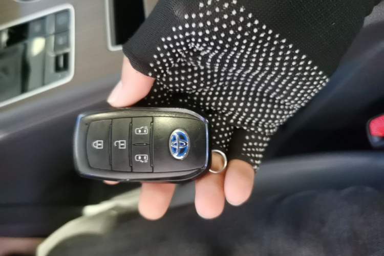 Used Toyota Granvia 2023 2.5L Hybrid Luxury Edition Vehicle Key